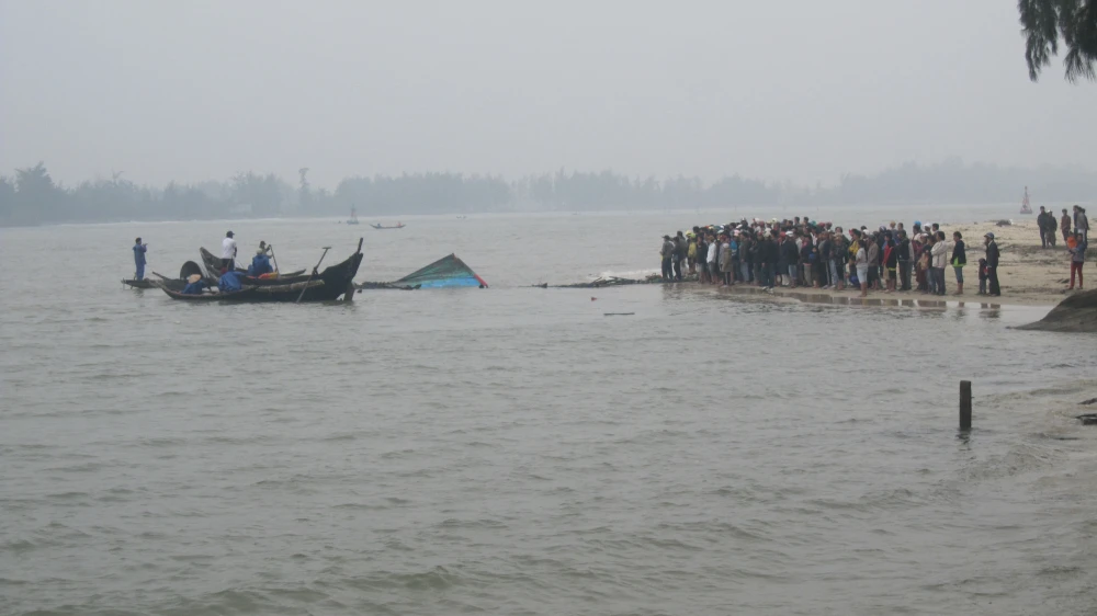 Vụ chìm tàu bốn ngư dân mất tích: Tìm được thi thể ba ngư dân ảnh 3